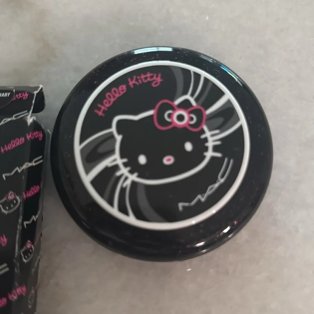 MAC Cosmetics Hello Kitty - Picture 3 of 4